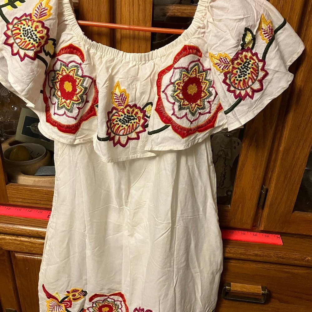 AMAZING WOMEN'S SIZE M BRAND NEW RED CARPET BRAND TOP/DRESS